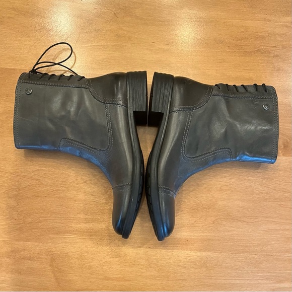 Like new dark-grey ankle-boots with side-zipper and lace-up back by Bussola - Picture 4 of 8